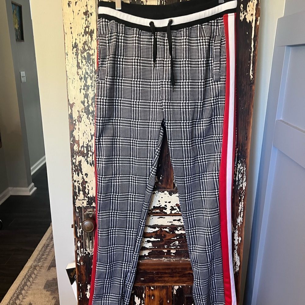 Screenshot Stylish Black and White Plaid Men's Pants with Red Accents XL